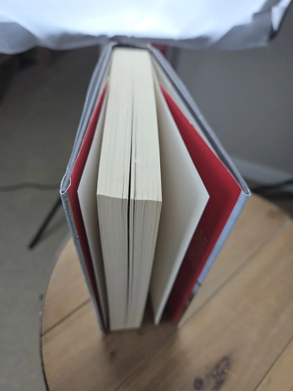 VANISH by Tess Gerritsen - White & Red Hardcover Book